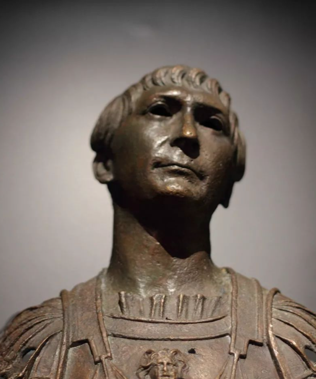 罗马皇帝和权贵人物的写实主义胸像（Veristic portrait bust）